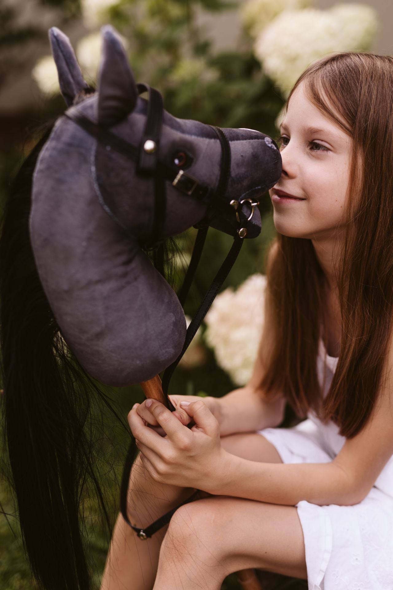 Astrup Hobby Horse Steckenpferd Grey Black geöffnetem Maul