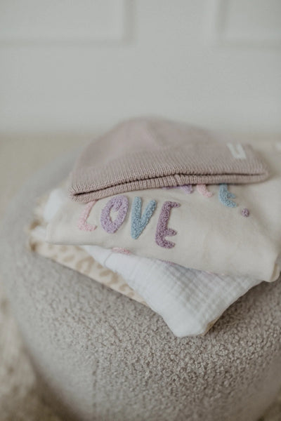 Leevje - SWEATSHIRT 'PEACE, LOVE & JOY' MIT RÜSCHENSAUM