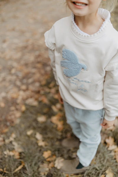 Leevje - OVERSIZED SWEATSHIRT 'PEACE, LOVE & JOY' MIT RÜSCHENDETAILS