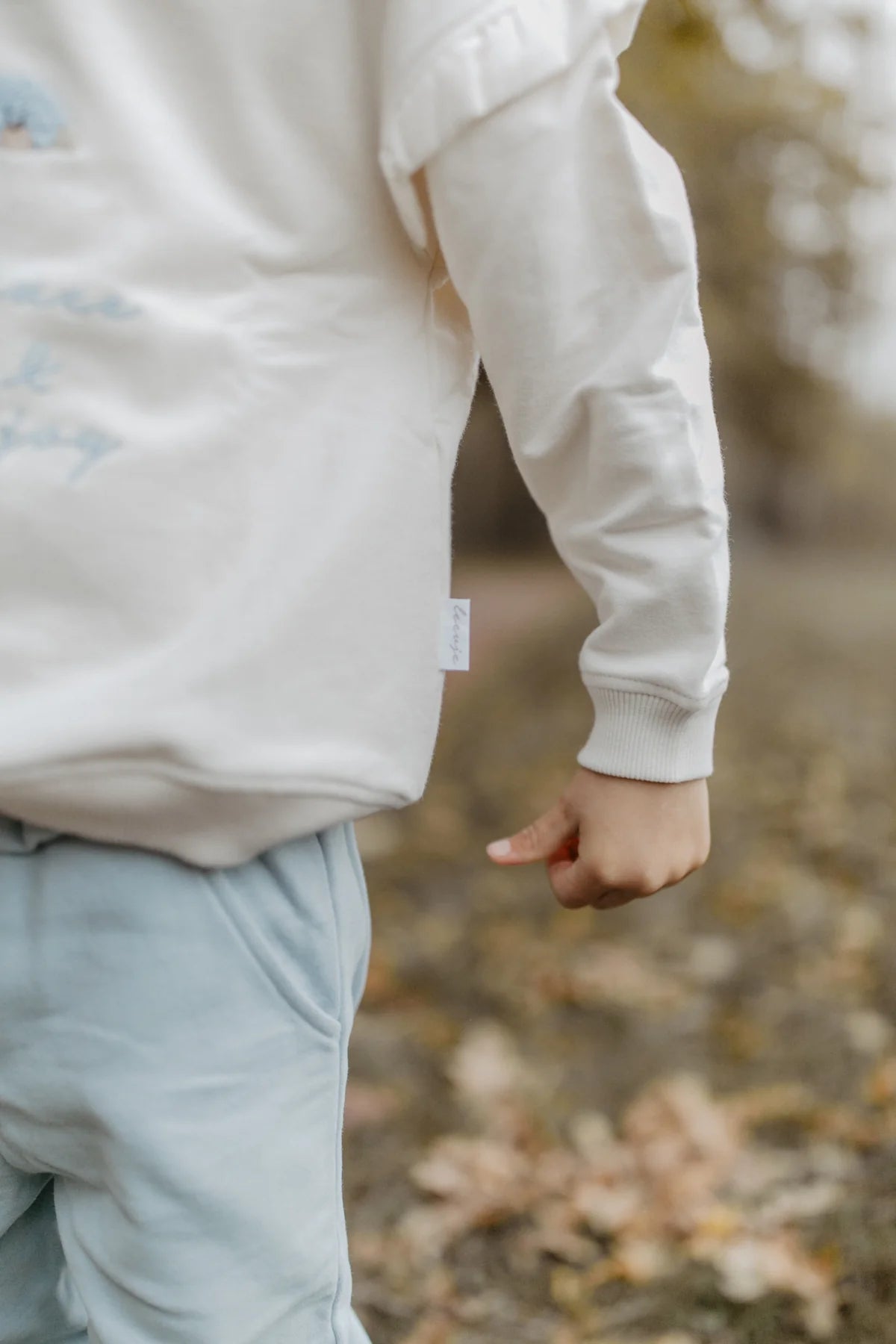 Leevje - OVERSIZED SWEATSHIRT 'PEACE, LOVE & JOY' MIT RÜSCHENDETAILS