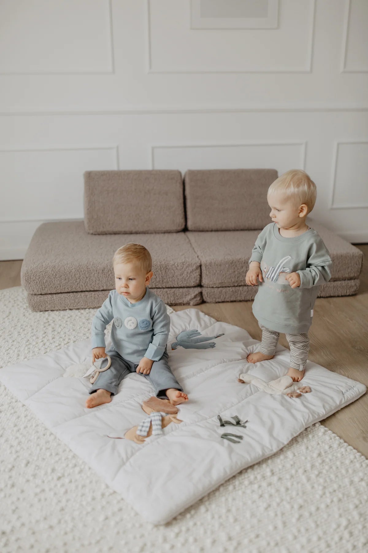 Leevje - UNISEX OVERSIZED SWEATSHIRT DACKEL 'ADVENTURE AWAITS'