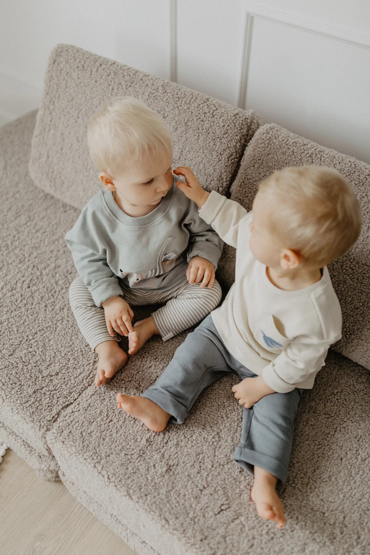 Leevje - UNISEX OVERSIZED SWEATSHIRT DACKEL 'ADVENTURE AWAITS'